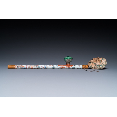 511 - A rare Chinese famille rose opium pipe with narrative scenes, 19th C.L.: 53 cm
 
 Provenance: A Belg... 