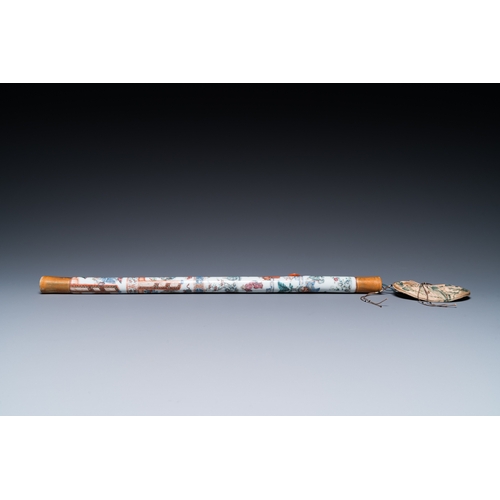 511 - A rare Chinese famille rose opium pipe with narrative scenes, 19th C.L.: 53 cm
 
 Provenance: A Belg... 