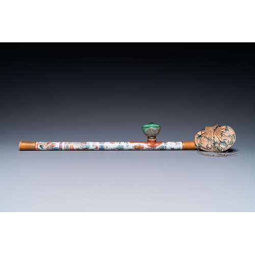 511 - A rare Chinese famille rose opium pipe with narrative scenes, 19th C.L.: 53 cm
 
 Provenance: A Belg... 