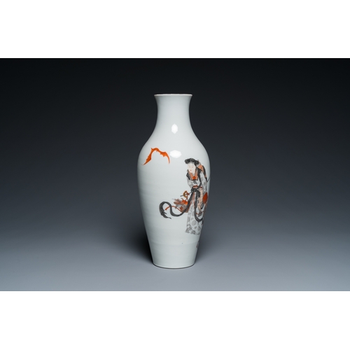 516 - A Chinese iron-red and grisaille 'Shou Lao and Lan Caihe' vase, Hongxian mark, RepublicH.: 33 cm
 
 ... 