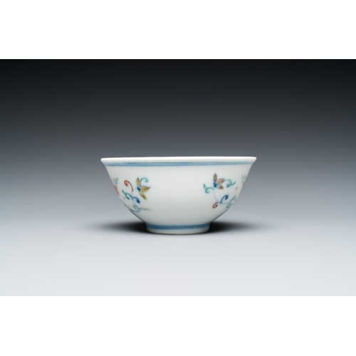 521 - A Chinese doucai bowl with floral design, Yongzheng mark and possibly of the periodDia.: 9 cm - H.: ... 