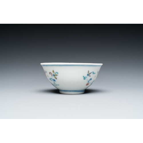 521 - A Chinese doucai bowl with floral design, Yongzheng mark and possibly of the periodDia.: 9 cm - H.: ... 