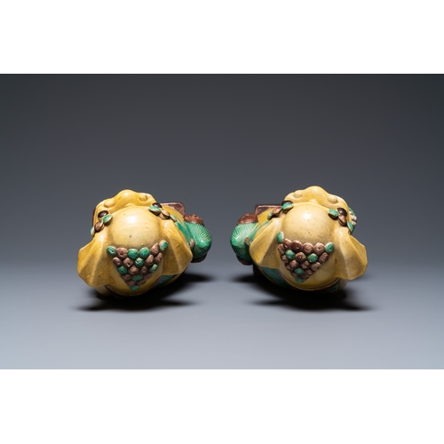 522 - A pair of large Chinese sancai-glazed Buddhist lions, 19th C.H.: 43 cm
 
 Condition: (UV-checked)- O... 