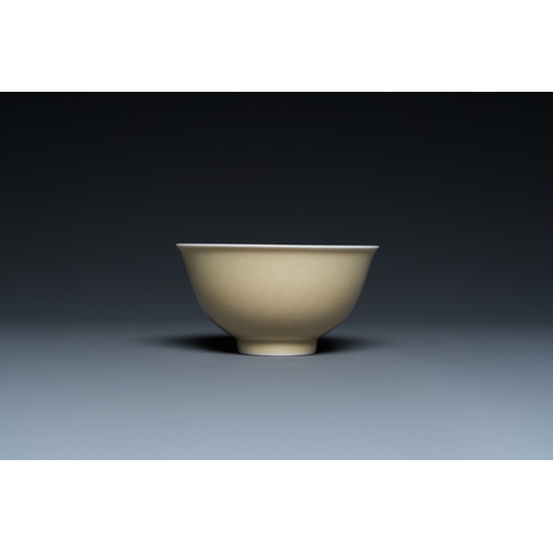 527 - A Chinese monochrome light-brown-glazed bowl, Jiaqing mark, RepublicDia.: 12 cm - H.: 6,5 cm... 