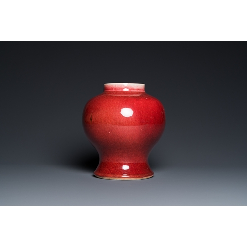 545 - A Chinese langyao vase on a fine wooden base, 18/19th C.H.: 32 cm (incl. stand)H.: 22,5 cm (the vase... 