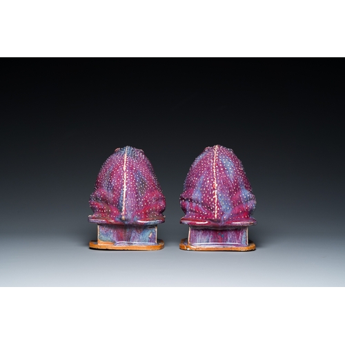 549 - A pair of Chinese flambe-glazed toads, 19th C.H.: 16 cm - L.: 15 cm