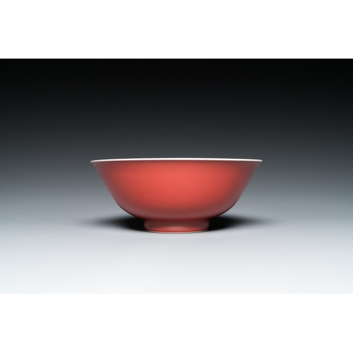 560 - A Chinese monochrome copper-red-glazed bowl, Qianlong mark but probably laterDia.: 16,5 cm - H.: 7 c... 