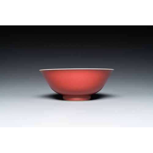 560 - A Chinese monochrome copper-red-glazed bowl, Qianlong mark but probably laterDia.: 16,5 cm - H.: 7 c... 