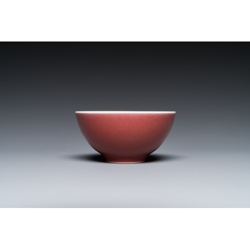 561 - A Chinese monochrome copper-red-glazed bowl, Yongzheng mark but probably laterDia.: 7,5 cm - H.: 3,5... 