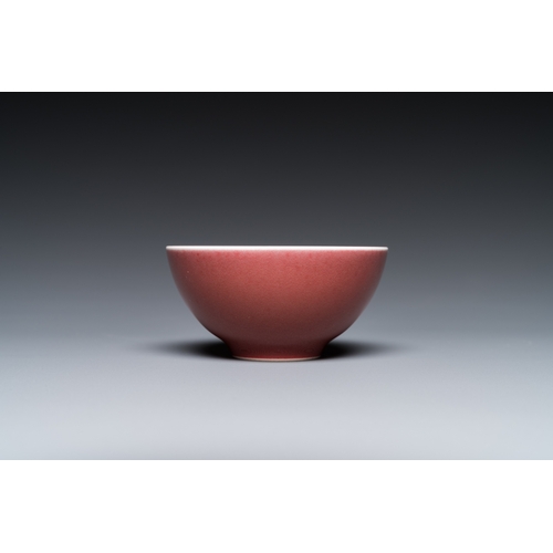 561 - A Chinese monochrome copper-red-glazed bowl, Yongzheng mark but probably laterDia.: 7,5 cm - H.: 3,5... 