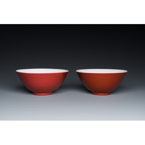 562 - A pair of Chinese monochrome ruby-glazed bowls, Guangxu mark and of the periodDia.: 15,5 cm - H.: 7 ... 