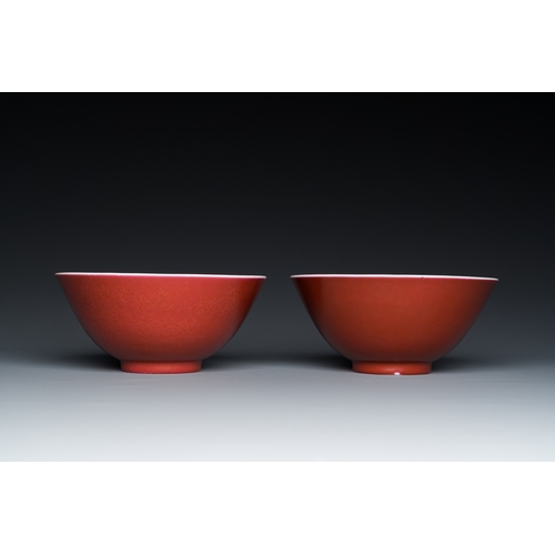 562 - A pair of Chinese monochrome ruby-glazed bowls, Guangxu mark and of the periodDia.: 15,5 cm - H.: 7 ... 