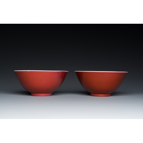 562 - A pair of Chinese monochrome ruby-glazed bowls, Guangxu mark and of the periodDia.: 15,5 cm - H.: 7 ... 