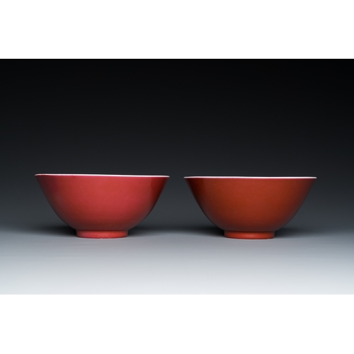 562 - A pair of Chinese monochrome ruby-glazed bowls, Guangxu mark and of the periodDia.: 15,5 cm - H.: 7 ... 