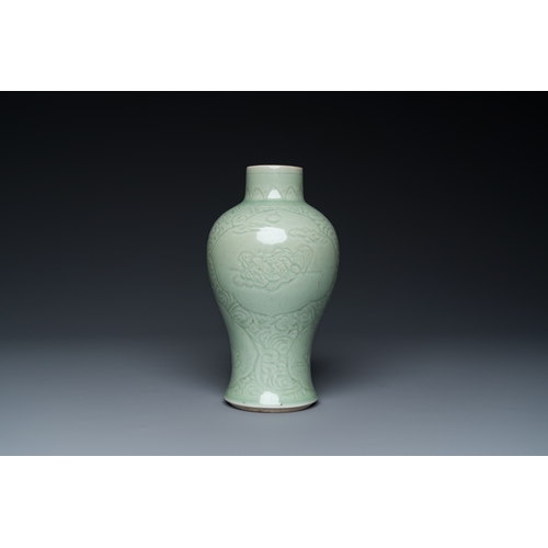 571 - A Chinese celadon-glazed vase with underglaze design and a junyao-type bowl, 19/20th C.H.: 22 cm (th... 