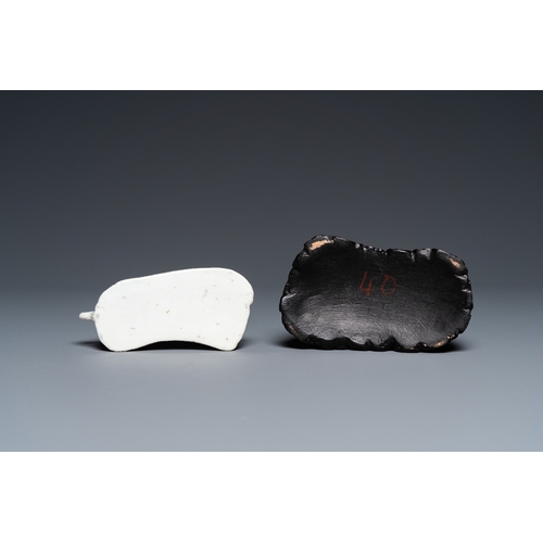 573 - A Chinese white-glazed brush rest in the shape of a resting horse in a wavy sea, 18th C.L.: 10,5 cm ... 