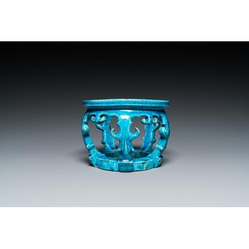 577 - A Chinese monochrome turquoise-glazed reticulated ornament for use in a fish bowl, KangxiDia.: 16,5 ... 