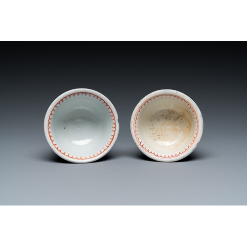 583 - A pair of Chinese powder blue stem cups with gilt decoration, KangxiH.: 6,5 cm - Dia.: 6,5 cm... 