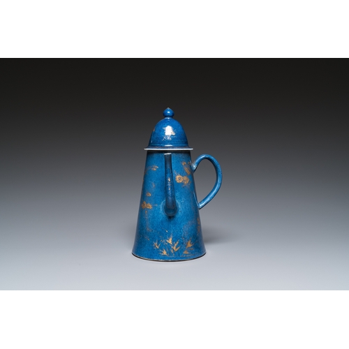 584 - A Chinese gilt-decorated powder-blue coffeepot and cover, KangxiH.: 25,5 cm - L.: 16 cm... 