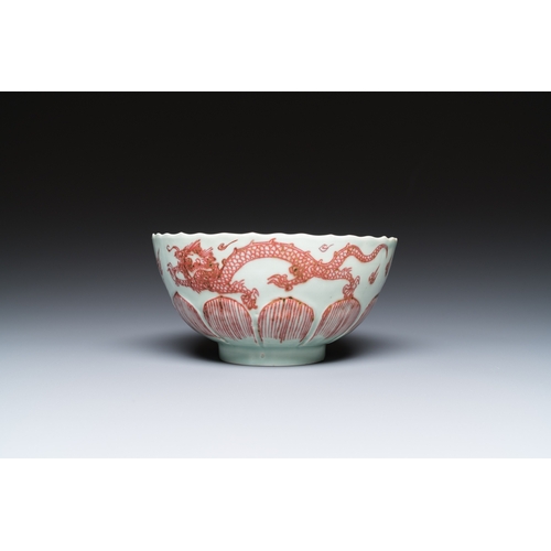 585 - A Chinese lotus-molded 'dragon' bowl in copper-red on celadon-ground, KangxiDia.: 16 cm - H.: 8 cm... 