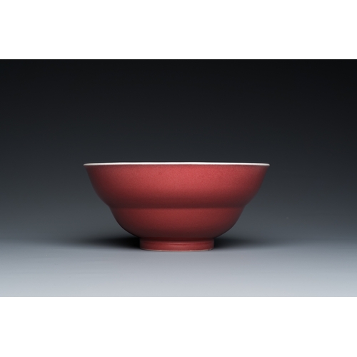 587 - A Chinese liver-red-glazed bowl, Qianlong mark and of the periodDia.: 19 cm - H.: 8,5 cm... 