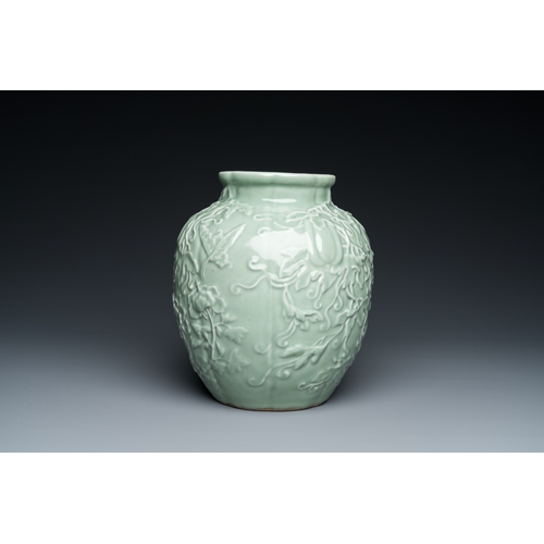 590 - A Chinese relief-molded monochrome celadon-glazed vase, 19/20th C.H.: 24,5 cm