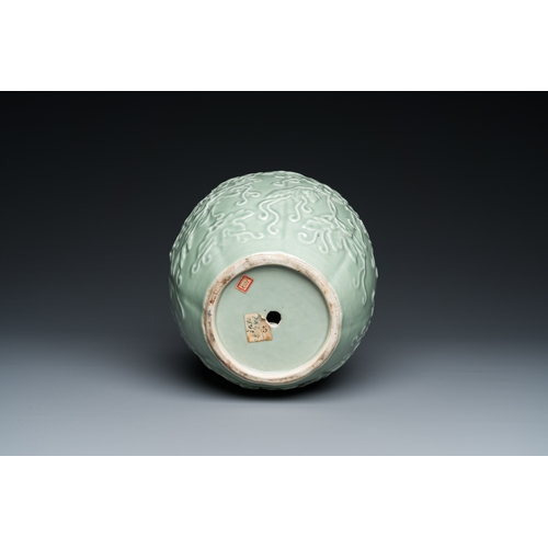 590 - A Chinese relief-molded monochrome celadon-glazed vase, 19/20th C.H.: 24,5 cm