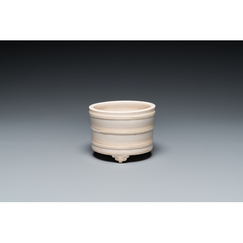 592 - A Chinese Dehua blanc de Chine tripod censer, KangxiDia.: 10 cm - H.: 8 cm