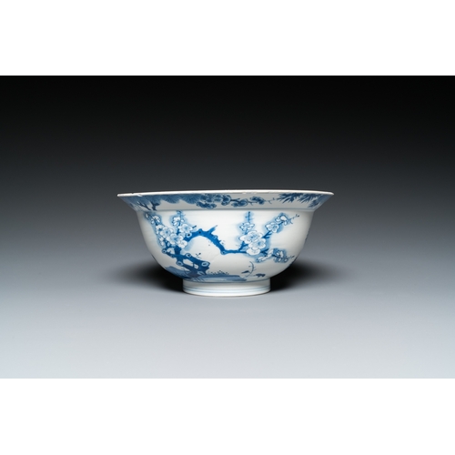 603 - A Chinese blue and white bowl with cherry blossom design, KangxiDia.: 20,5 cm - H.: 9,5 cm... 