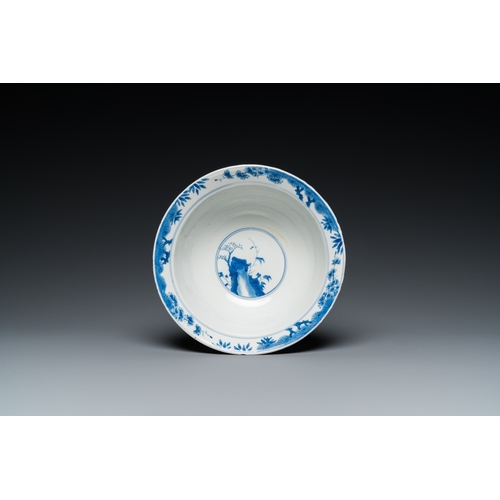 603 - A Chinese blue and white bowl with cherry blossom design, KangxiDia.: 20,5 cm - H.: 9,5 cm... 