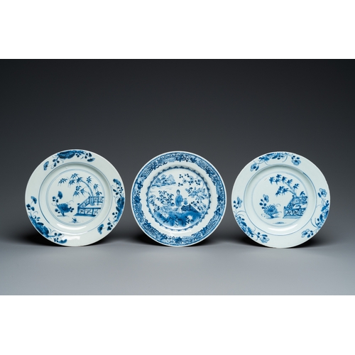 605 - Seven pieces of Chinese blue and white porcelain, Kangxi/QianlongDia.: 29,5 cm (the largest dish)H.:... 