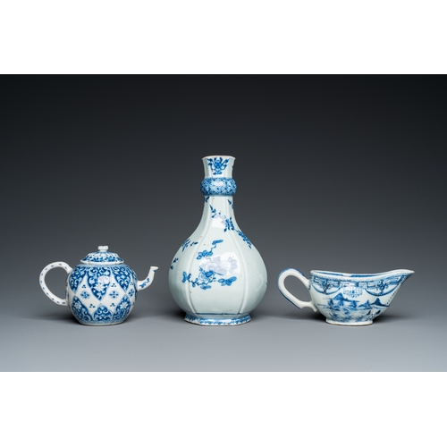 605 - Seven pieces of Chinese blue and white porcelain, Kangxi/QianlongDia.: 29,5 cm (the largest dish)H.:... 