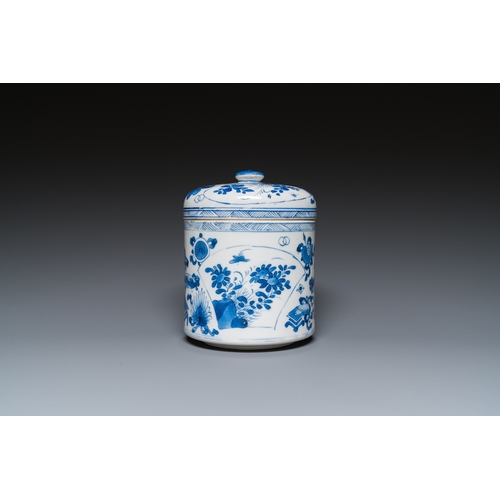 611 - A Chinese blue and white âantiquitiesâ jar and cover, KangxiH.: 15 cm - Dia.: 12 cm... 