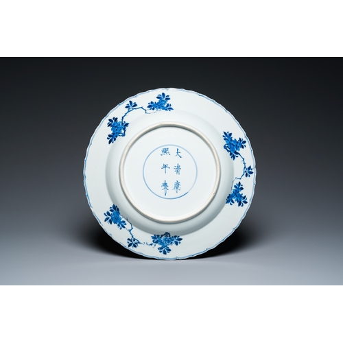 617 - A Chinese blue and white dish with floral design, Kangxi mark and of the periodDia.: 36 cm... 