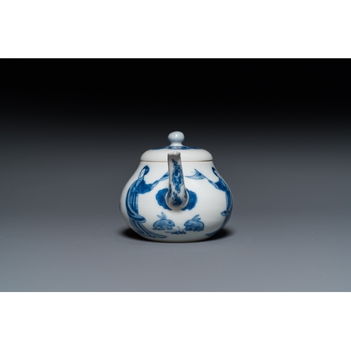 622 - A Chinese blue and white 'Long Eliza' teapot and cover, Chenghua mark, KangxiH.: 7 cm - L.: 12 cm... 