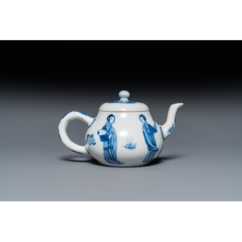 622 - A Chinese blue and white 'Long Eliza' teapot and cover, Chenghua mark, KangxiH.: 7 cm - L.: 12 cm... 