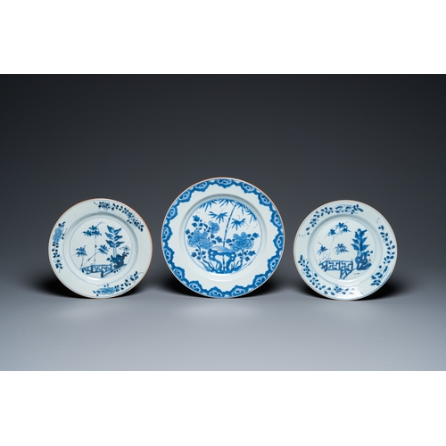 623 - 18 Chinese blue and white dishes and plates, Kangxi/QianlongDia.: 27,5 cm (the largest)... 