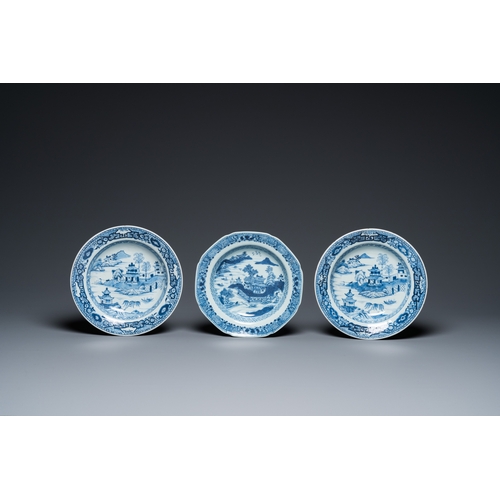 623 - 18 Chinese blue and white dishes and plates, Kangxi/QianlongDia.: 27,5 cm (the largest)... 