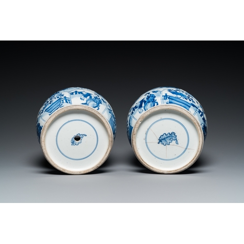 624 - A pair of Chinese blue and white vases, KangxiH.: 28 cm (incl. stand) H.: 22 cm (each vase)... 