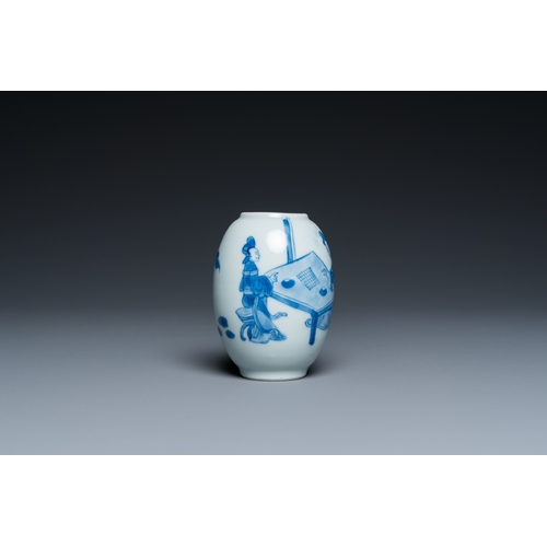 625 - A Chinese blue and white tea caddy, KangxiH.: 9,5 cm