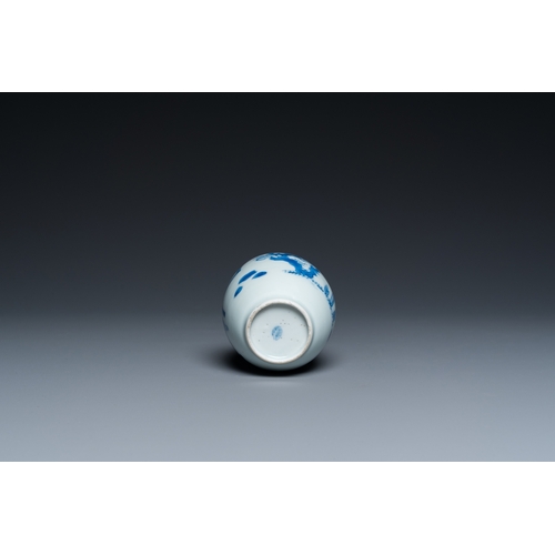 625 - A Chinese blue and white tea caddy, KangxiH.: 9,5 cm