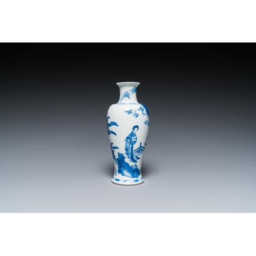 626 - A Chinese blue and white 'two ladies and a boy' vase, KangxiH.: 20,5 cm