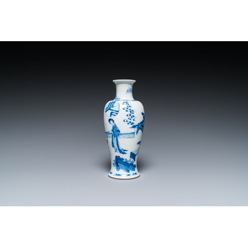 626 - A Chinese blue and white 'two ladies and a boy' vase, KangxiH.: 20,5 cm