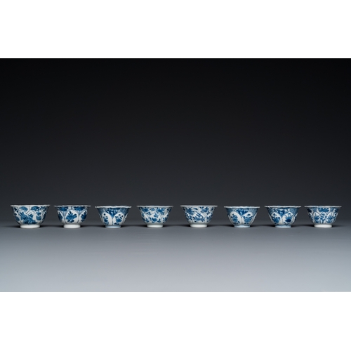 630 - Twelve Chinese blue and white saucers and eight cups, KangxiDia.: 13,5 cm (the largest saucer)Dia.: ... 