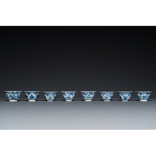 630 - Twelve Chinese blue and white saucers and eight cups, KangxiDia.: 13,5 cm (the largest saucer)Dia.: ... 