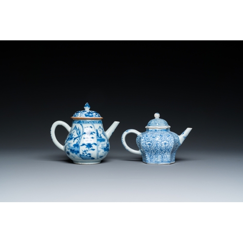 631 - Two Chinese blue and white teapots and covers, KangxiH.: 13 cm - L.: 14,5 cm (the largest)... 