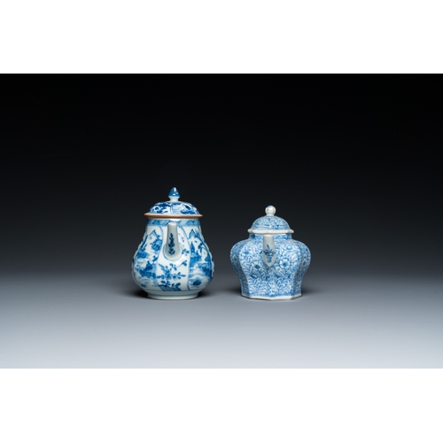 631 - Two Chinese blue and white teapots and covers, KangxiH.: 13 cm - L.: 14,5 cm (the largest)... 