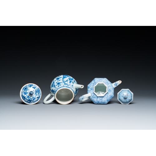 631 - Two Chinese blue and white teapots and covers, KangxiH.: 13 cm - L.: 14,5 cm (the largest)... 