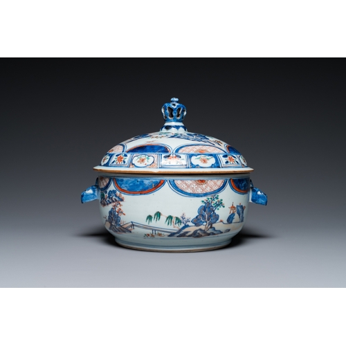 638 - A Chinese blue and white dish and a verte-Imari tureen and cover, KangxiDia.: 35 cm (the dish)L.: 30... 