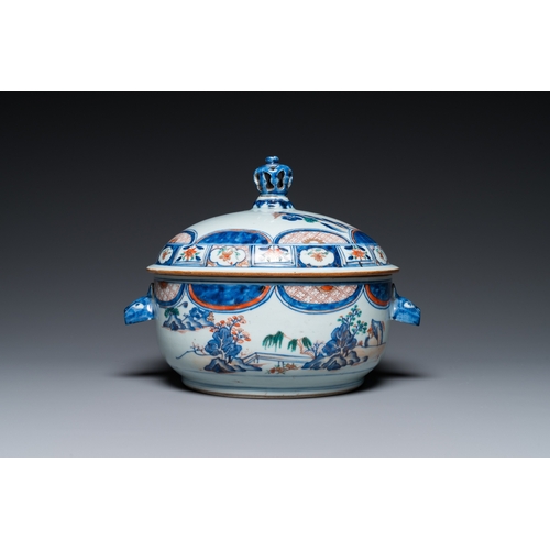 638 - A Chinese blue and white dish and a verte-Imari tureen and cover, KangxiDia.: 35 cm (the dish)L.: 30... 